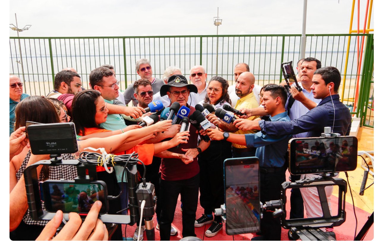 Prefeito libera praia da Ponta Negra para banho após rio Negro alcançar