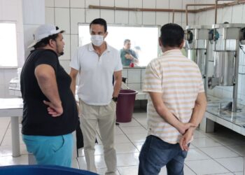 Sidney Leite visita Terra do Açaí e reúne com produtores