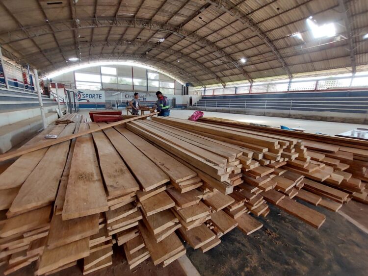 Em pleno carnaval Eirunepé avança com reforma geral de ginásio escolar