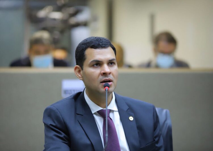 “Podemos ter outras matrizes econômicas mas não abrir mão dos empregos gerados na indústria”, frisa Saullo Vianna