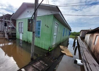 Eirunepé no AM, decreta situação de emergência; inundação afeta serviço de saúde