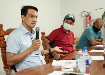 Sidney Leite participa de sessão plenária na Câmara Municipal de Apuí