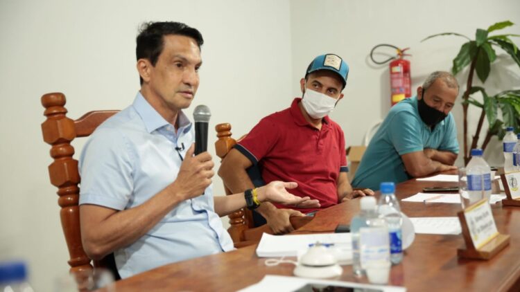 Sidney Leite participa de sessão plenária na Câmara Municipal de Apuí