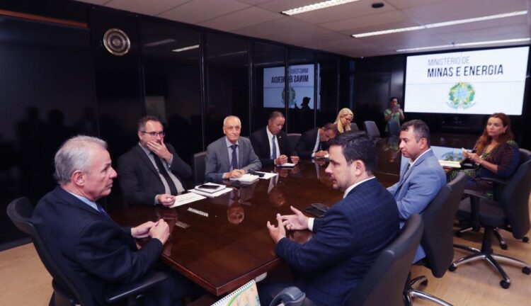 Ministro de Minas e Energia garante venda dos módulos da bacia do Juruá até 2023