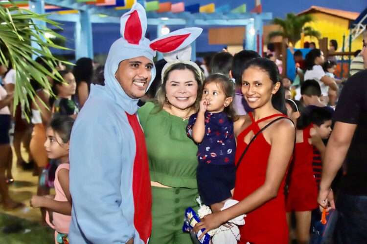 Centenas de crianças participaram da comemoração de Páscoa realizada pela Prefeitura de Nhamundá