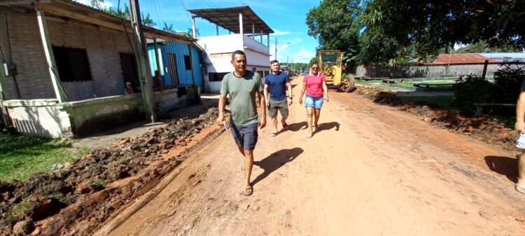 Com planejamento e economia prefeito de Alvarães revitaliza comunidade de Nogueira com obras