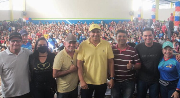 Bi Garcia comanda entrega de 3 mil cestas básicas às famílias vítimas dos efeitos das chuvas em Parintins