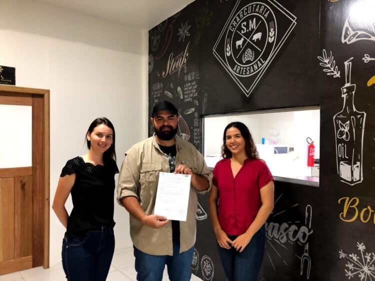 Prefeitura de Parintins certifica com SIM agroindústria artesanal de carnes e derivados