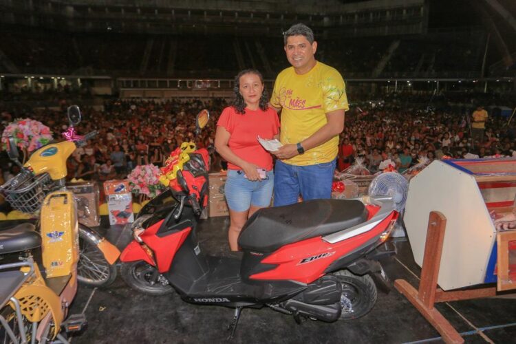 Mães de Parintins são presenteadas com mais de 700 prêmios