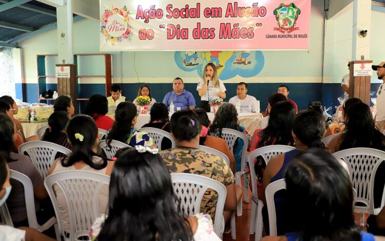 Vereadora Adriana Canindé promove ação social no Dias das Mães, em Maués