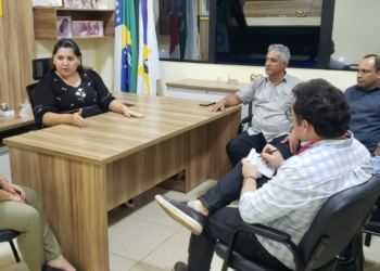 Patrícia Lopes recebe estudo de viabilidade econômico-financeira para concessão de reajuste salarial de servidores