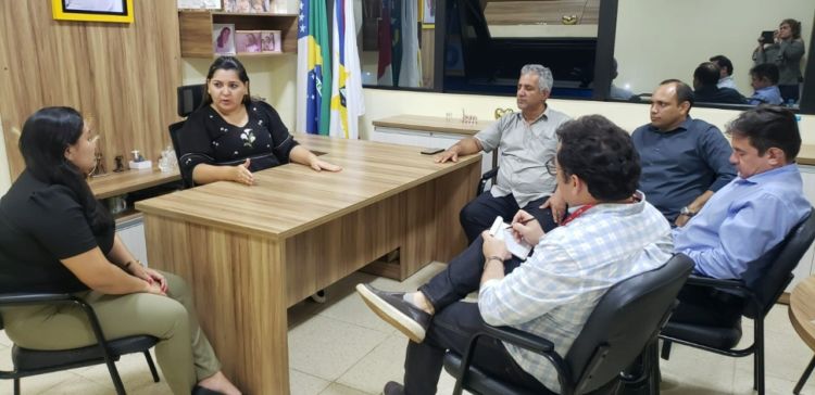 Patrícia Lopes recebe estudo de viabilidade econômico-financeira para concessão de reajuste salarial de servidores