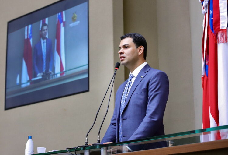 Saullo Vianna lamenta decisão do DNIT de interditar porto de Parintins na semana do festival