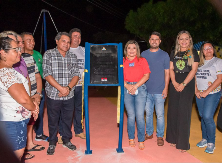 Marina Pandolfo inaugura Praça de Alimentação do complexo Praia da Liberdade, em Nhamundá