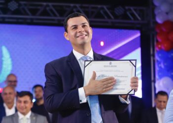 “O título mais importante da minha vida”, diz Saullo Vianna ao receber Título de Cidadão Parintinense