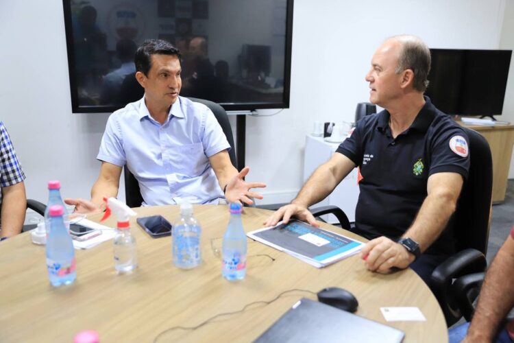 Sidney Leite reúne com SSP-AM para falar sobre o narcotráfico e pirataria na fronteira
