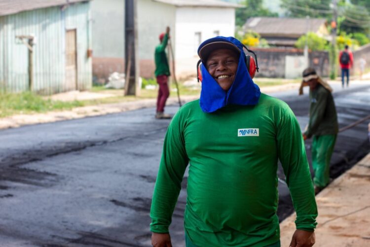 Prefeitura de Presidente Figueiredo avança com asfalto em várias ruas do município