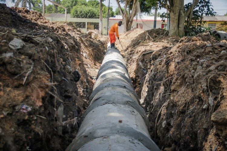 Prefeitura recupera emergencialmente redes de drenagem da zona Sul de Manaus