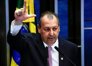 Senador Omar faz discurso contundente no plenário contra Bolsonaro e diz que apenas Lula unifica o Brasil