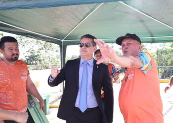 Prefeito David Almeida fiscaliza revitalização da Praça das Pontes executada pela Semulsp