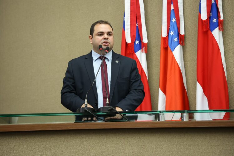 Sancionada lei de Roberto Cidade que estabelece o ‘Março Azul Marinho’, de atenção ao câncer de intestino