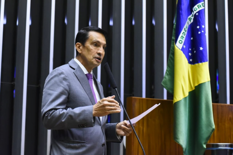 Deputado Sidney Leite denuncia irregularidade no pagamento do Fundeb e protocola ação no MPF