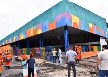 Prefeito David Almeida comemora avanço em revitalização de mercados da zona Sul