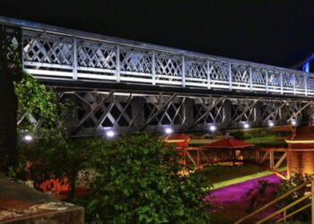Prefeitura de Manaus faz ajustes finais na iluminação especial da ponte Benjamin Constant