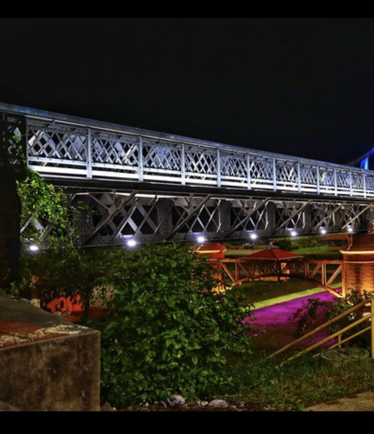 Prefeitura de Manaus faz ajustes finais na iluminação especial da ponte Benjamin Constant