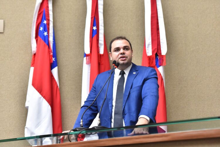 Eleito com a maior votação da história do parlamento estadual, Roberto Cidade assume, nesta quarta-feira, seu segundo mandato