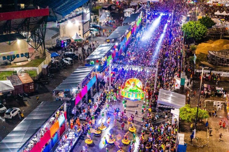 Retomada do Carnailha 2023 arrasta mais de 40 mil pessoas, em Parintins
