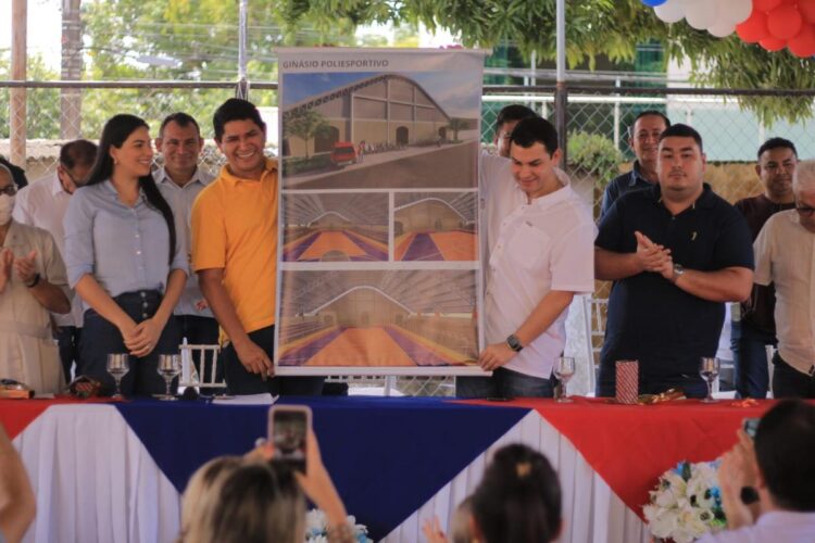 Bi Garcia dá ordem de serviço para construção do ginásio poliesportivo do Colégio Nossa Senhora do Carmo