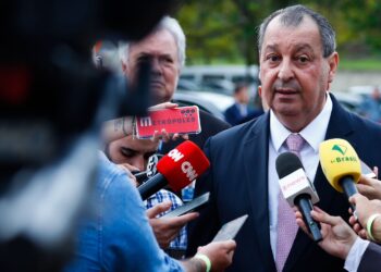 Conselho de Ética do Senado precisa afastar Marcos do Val, defende Omar Aziz