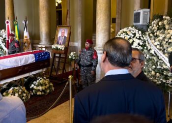 Senador Omar presta últimas homenagens a Amazonino: “Foi um pioneiro em programas sociais”