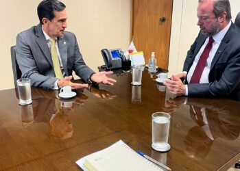 Sidney Leite vai ao ministério de Minas e Energia pedir soluções para a Amazônia