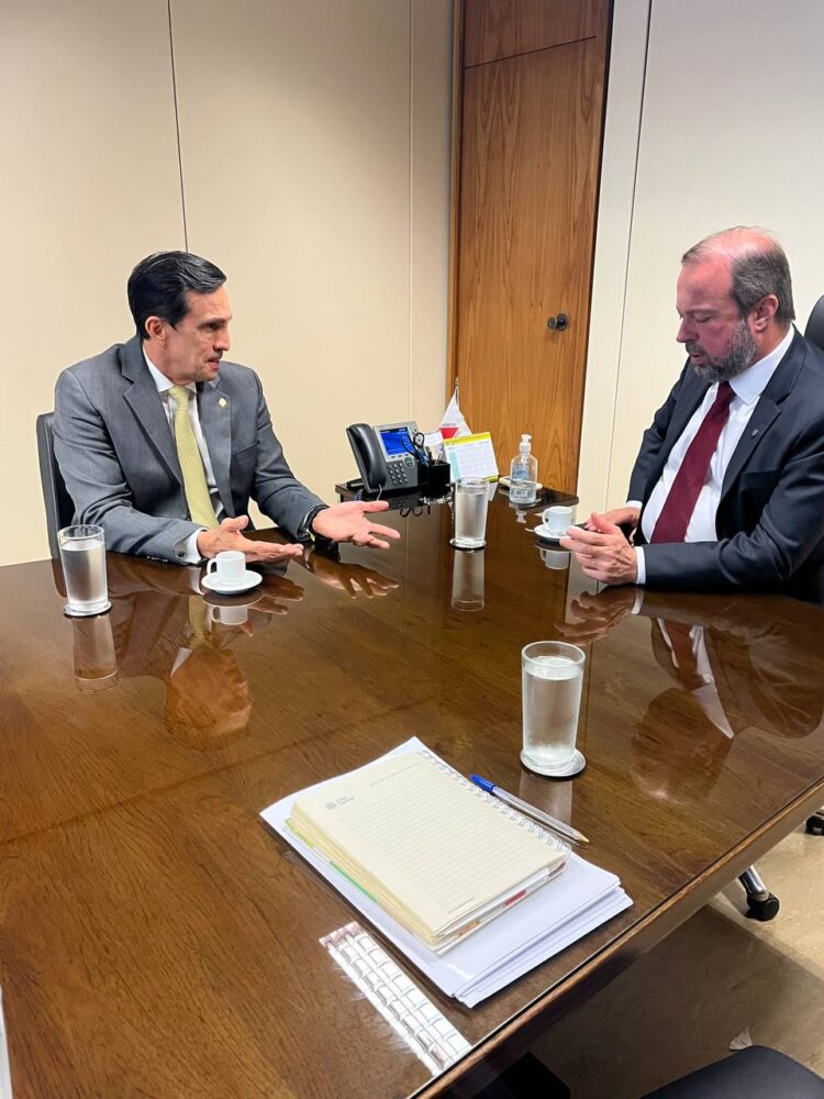 Sidney Leite vai ao ministério de Minas e Energia pedir soluções para a Amazônia