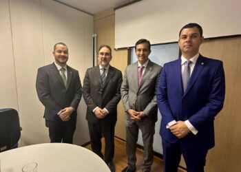 Sidney Leite participa de reunião com secretário especial da Reforma Tributária em Brasília