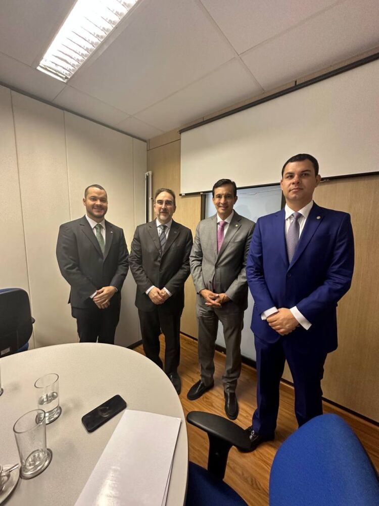 Sidney Leite participa de reunião com secretário especial da Reforma Tributária em Brasília