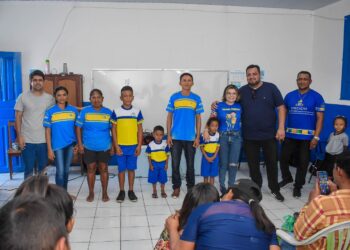 Prefeita Marina Pandolfo reinaugura escola na Zona Rural de Nhamundá