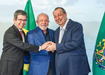 Senador Omar participa de reunião estratégica com presidente Lula e líderes do Congresso