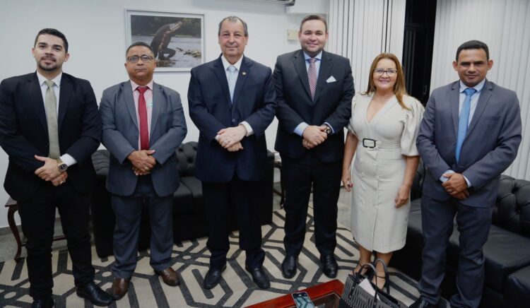 Prefeito de Eirunepé viaja à Brasília e alinha recursos com bancada do Amazonas