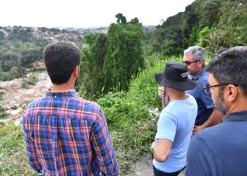 Prefeito anuncia início dos trabalhos emergenciais de contenção de erosão em áreas de risco