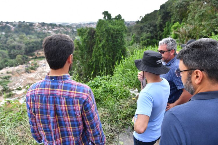 Prefeito anuncia início dos trabalhos emergenciais de contenção de erosão em áreas de risco