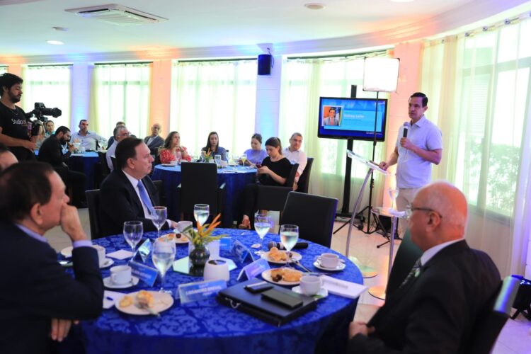 Promovido pela Fecomércio-AM, Sidney Leite participa de debate sobre a Reforma Tributária