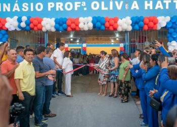 Bi Garcia celebra 15 anos da escola Charles Garcia com entrega de ginásio poliesportivo e cultural em Parintins