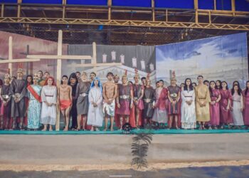 Encenação da Paixão e Morte de Cristo lota ginásio em Nhamundá