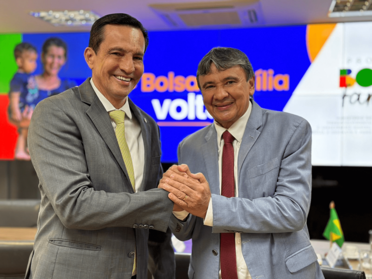 Modelo de cashback em itens de cesta básica é discutido por Sidney Leite em Brasília