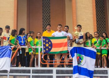 Parintins homenageia recordista brasileiro no lançamento de dardo e  campeões do JEAs – Pólo III
