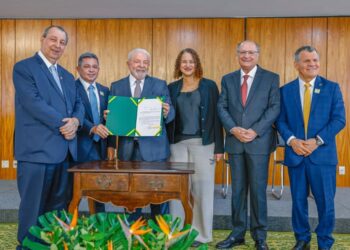 Senador Omar propõe destinar percentual de P&D pago por indústrias em Manaus para aumentar orçamento do novo CBA