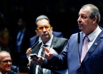 Senador Omar alerta sobre sucessivos escândalos entre sites de apostas e jogadores do futebol brasileiro